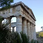 Bed & Breakfast La Di Segesta 4*